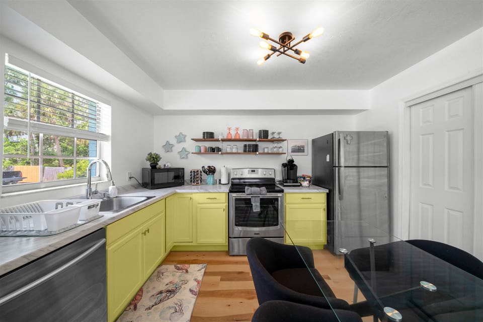 House, 3 Bedrooms, Non Smoking, Pets Allowed | Private kitchen | Full-size fridge, microwave, oven, stovetop