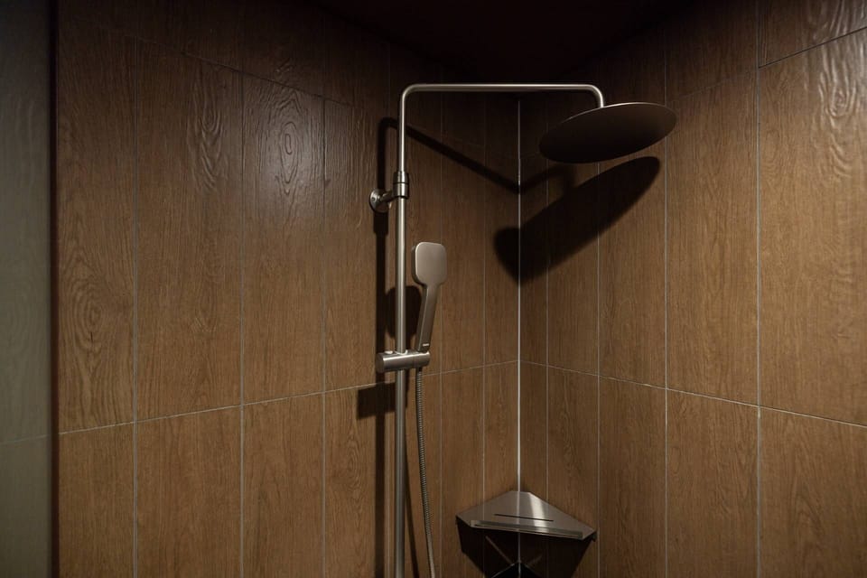 Kaica (Suite) | Bathroom | Free toiletries, hair dryer, slippers, towels