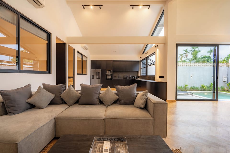 Villa | Living room | 32-inch Smart TV with digital channels