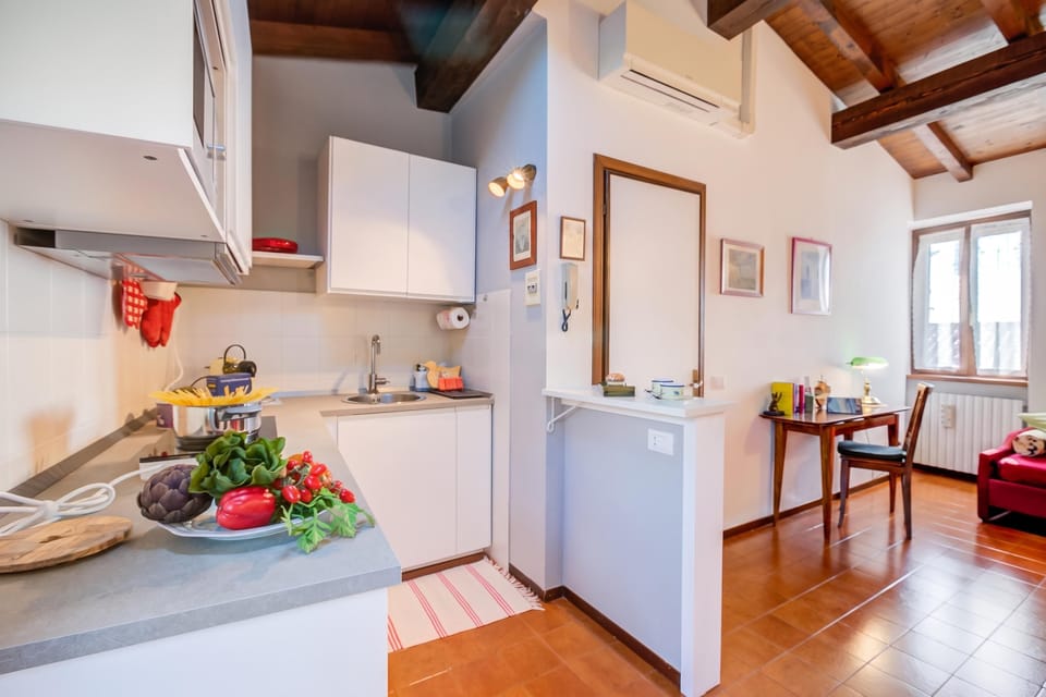 Standard Apartment, 1 Bedroom, Microwave, Mountainside (Le Fontane With View Lake) | Private kitchen