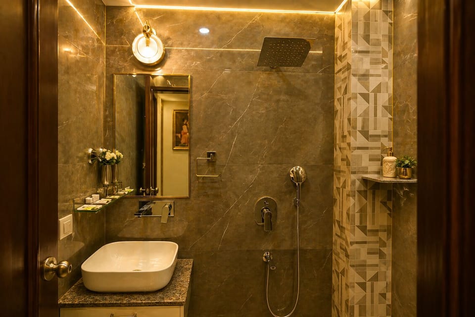 Royal Room | Bathroom | Shower, toilet paper