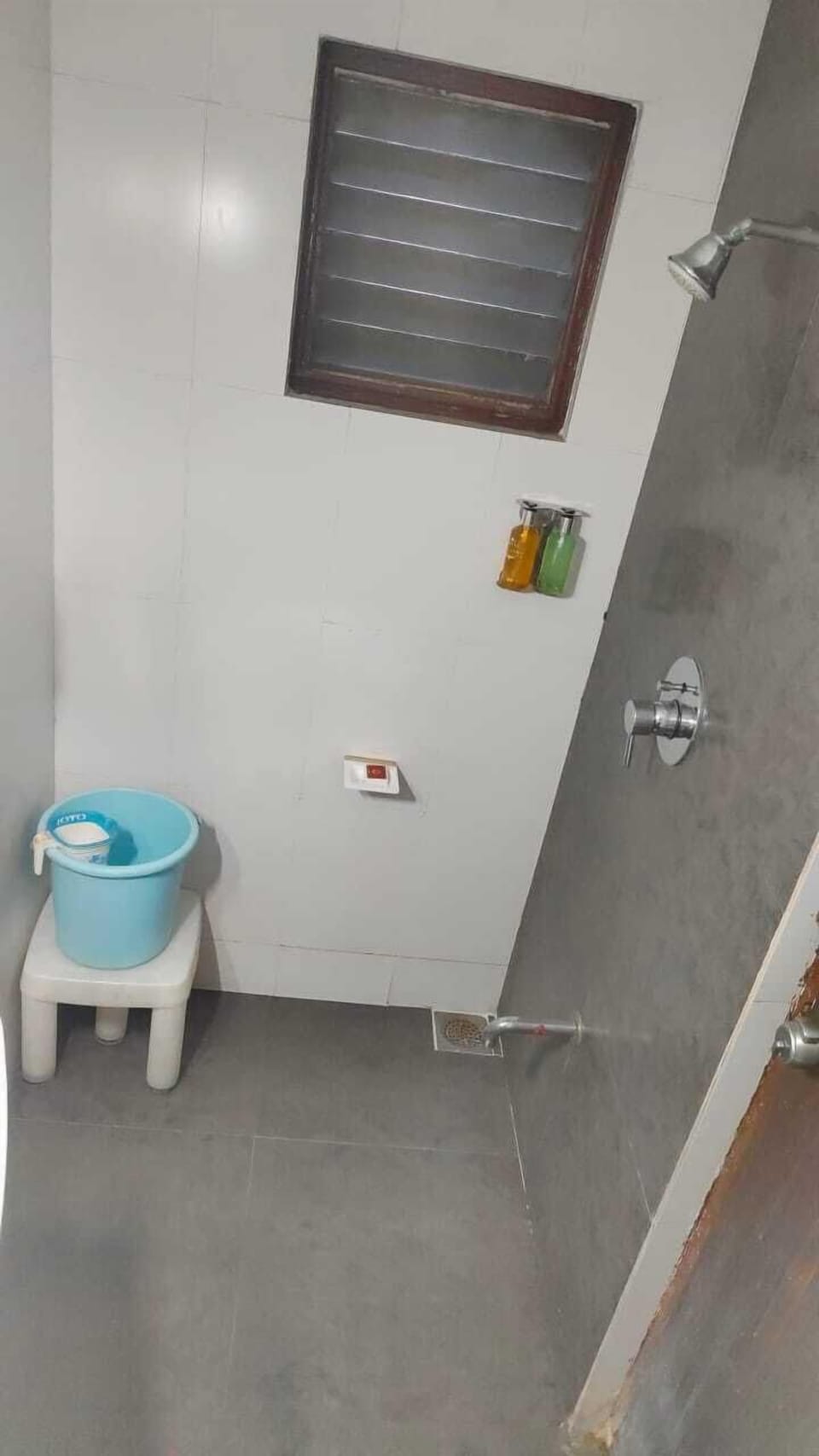 Shower, free toiletries, towels, soap
