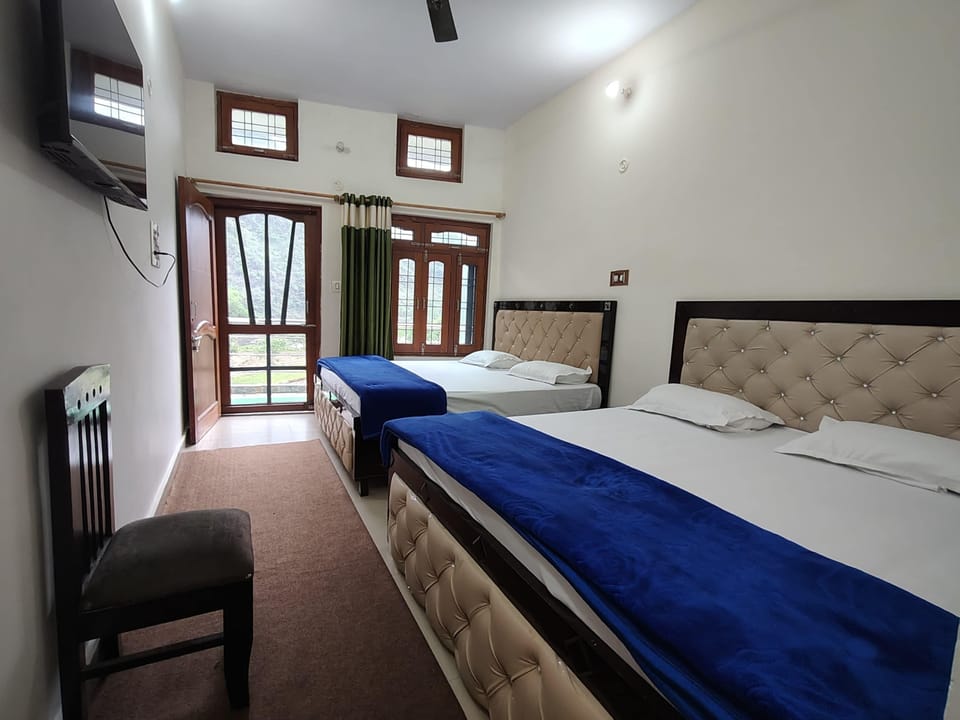 Quadruple Room | Rollaway beds, free WiFi, bed sheets