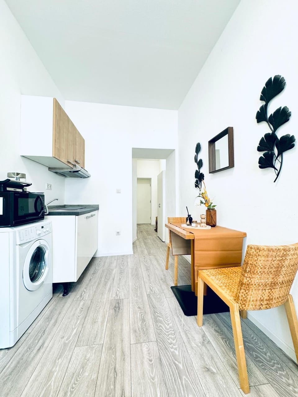 Basic Apartment | Private kitchen | Mini-fridge, microwave, stovetop, cookware/dishes/utensils