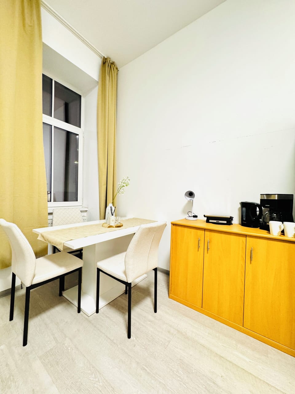 Basic Apartment | Private kitchen | Fridge, stovetop, cookware/dishes/utensils