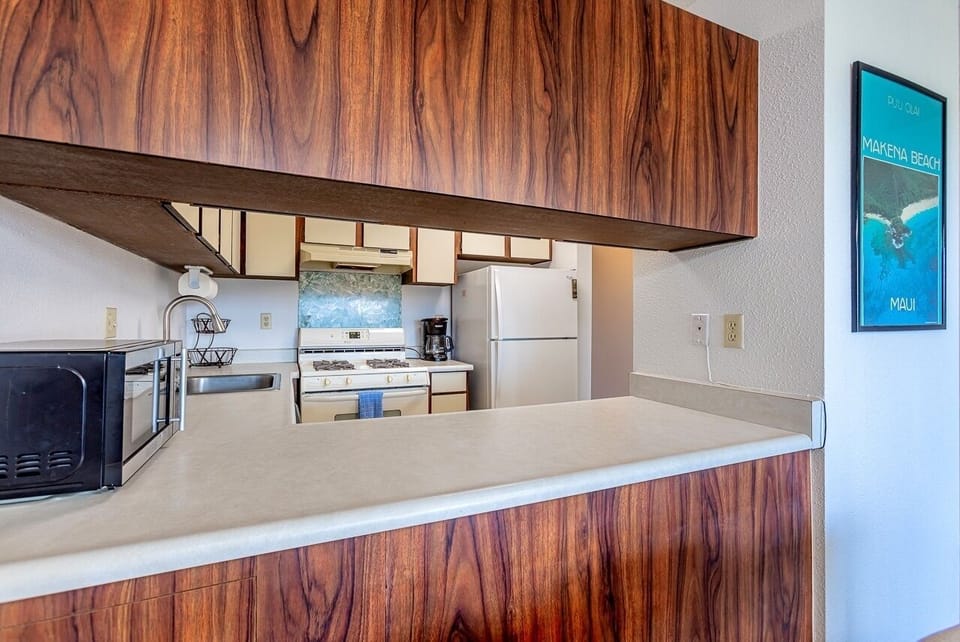 Condo, 1 Bedroom | Private kitchen | Fridge, oven, coffee/tea maker, toaster