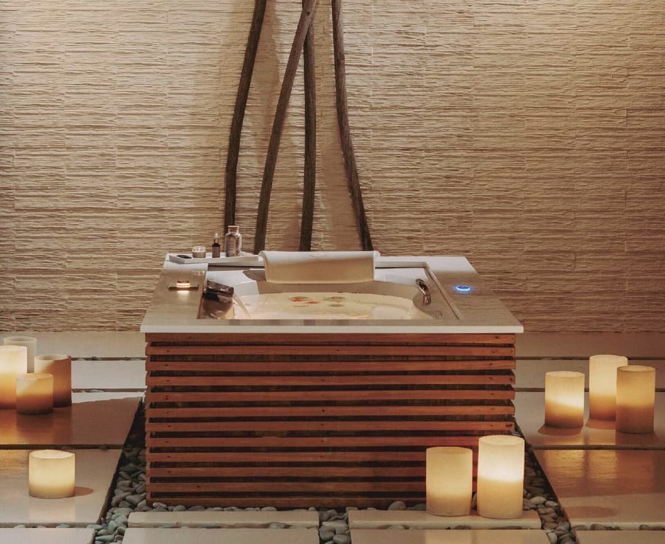 Deep soaking bathtub