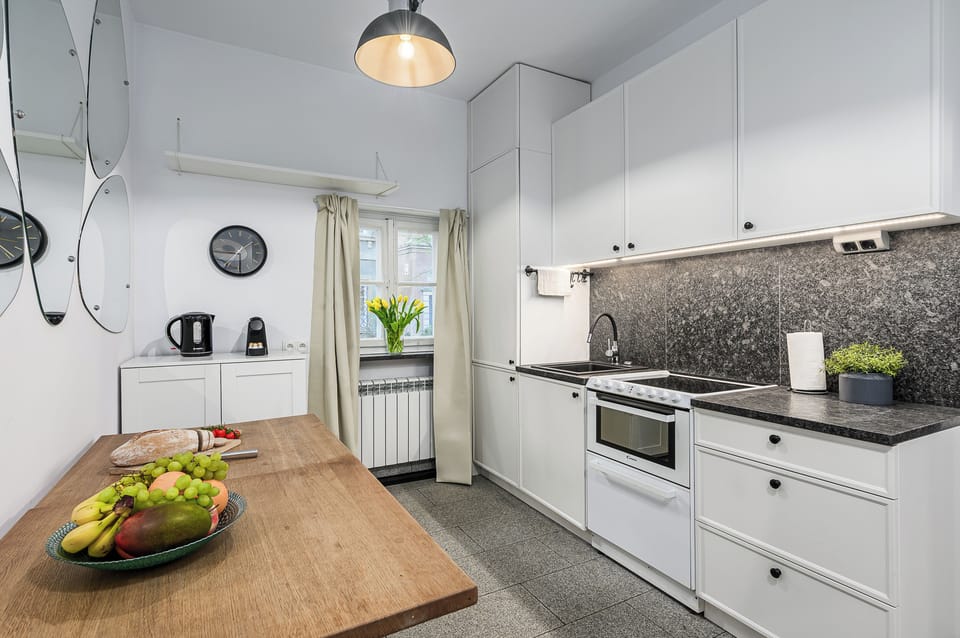 Classic Apartment, City View | Private kitchen | Fridge, oven, stovetop, espresso maker