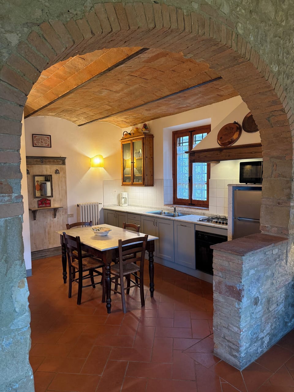 Chianti Barn with a view | Private kitchen | Fridge, microwave, oven, stovetop