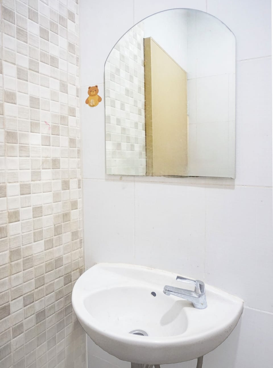 Standard Double Room | Bathroom | Shower, towels