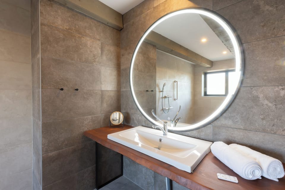 Double Room, Courtyard View | Bathroom