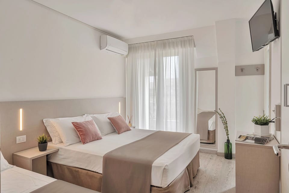 Comfort Triple Room, Balcony | In-room safe, free WiFi