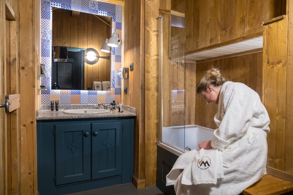 Shower, free toiletries, hair dryer, bathrobes