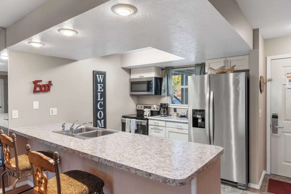 Condo, Multiple Beds, Balcony (River Song) | Private kitchen