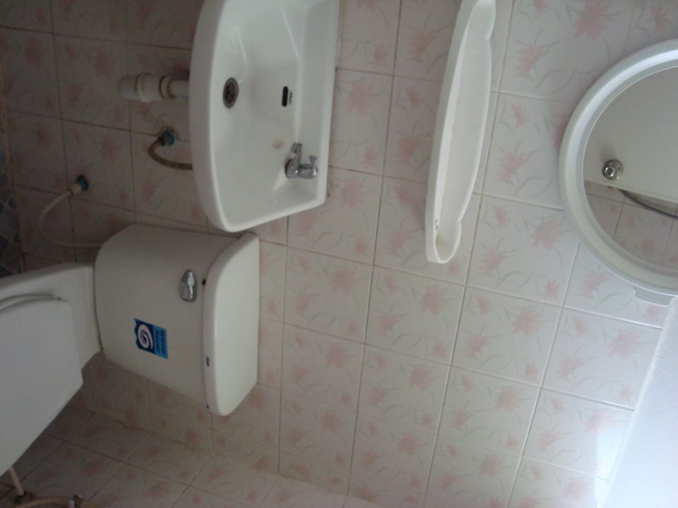 Shower, free toiletries
