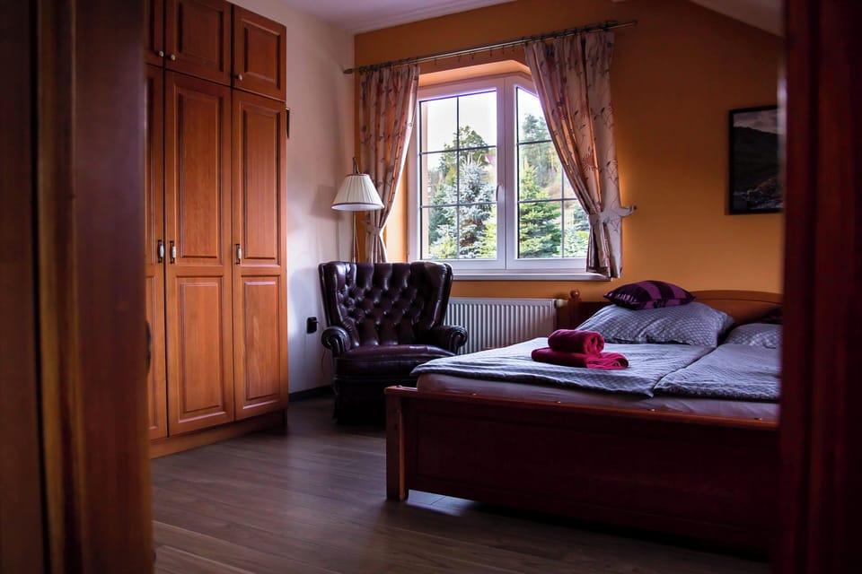 Standard Double Room, Private Bathroom | Soundproofing, iron/ironing board (on request), WiFi (free), bed sheets