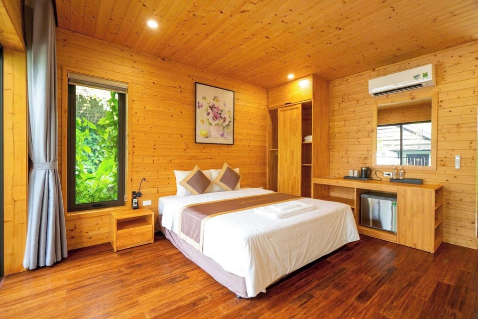 Desk, free WiFi