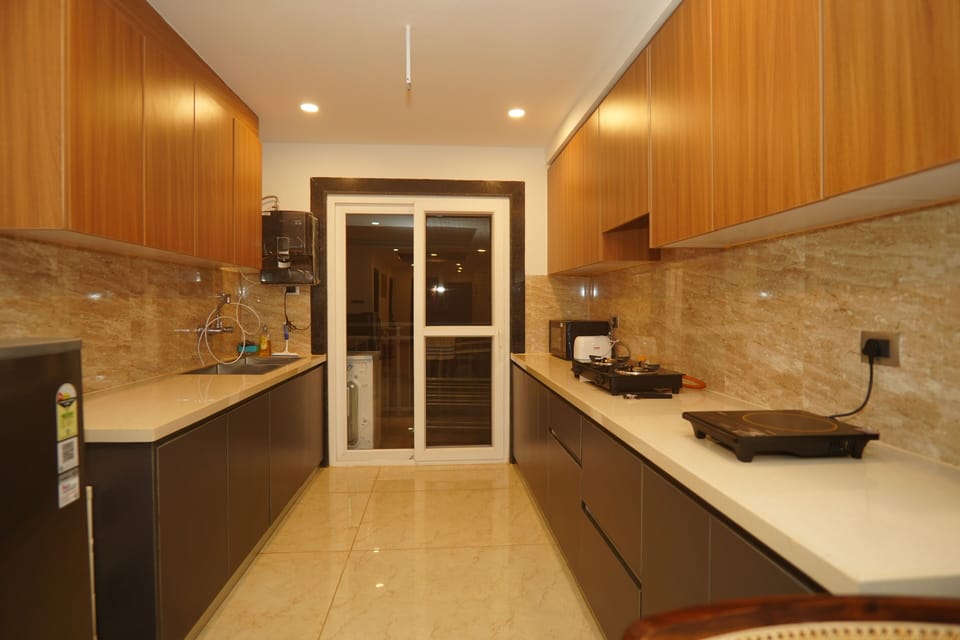 Deluxe Room, Mountain View | Shared kitchen | Fridge, microwave, oven, dishwasher