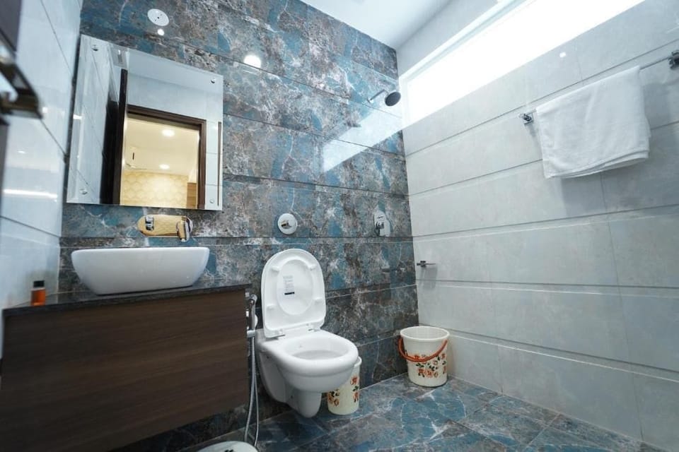 Triple Room | Bathroom | Slippers