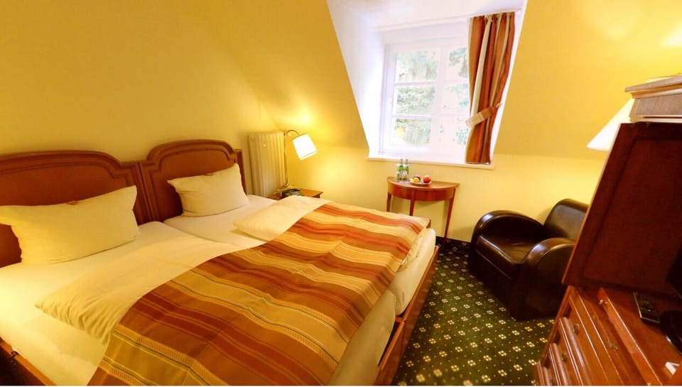 Comfort Double Room, Garden View | Desk, laptop workspace, iron/ironing board, free WiFi