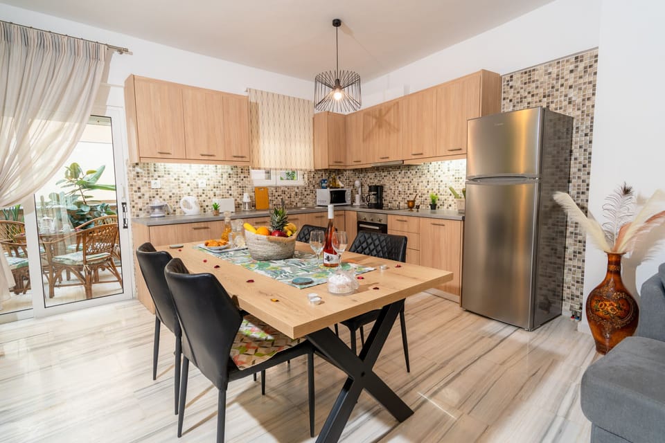 House, 2 Bedrooms, Smoking, 2 Bathrooms | In-room dining