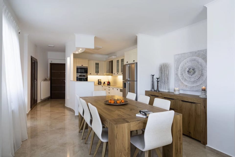 Apartment, 4 Bedrooms, Smoking, Terrace | In-room dining