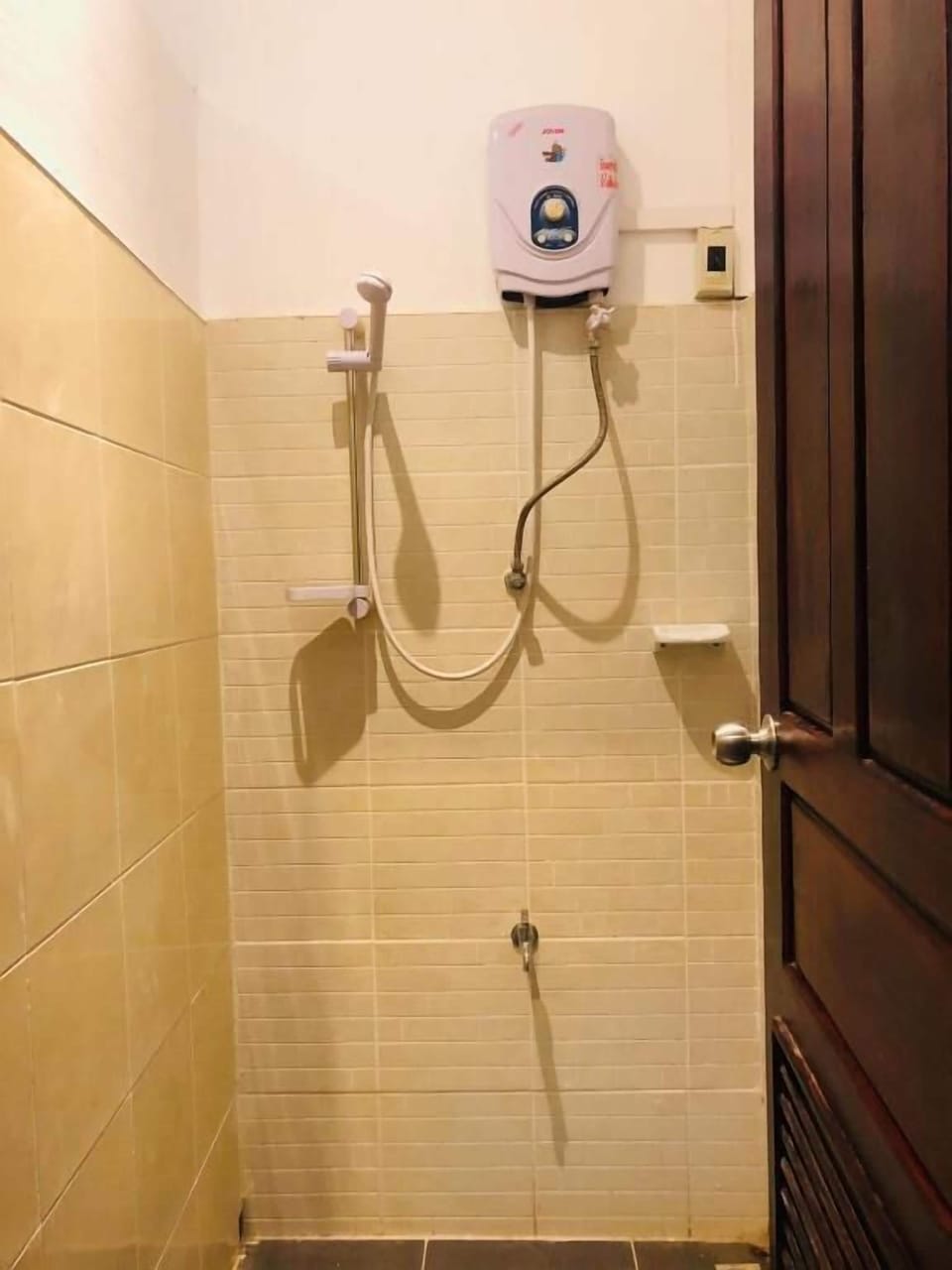 Deluxe Shared Dormitory, Balcony, City View | Bathroom | Soap, shampoo, toilet paper