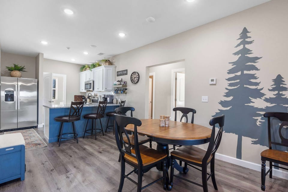 Condo, Multiple Beds, Balcony, Mountain View (Crossroads Vistas) | Dining