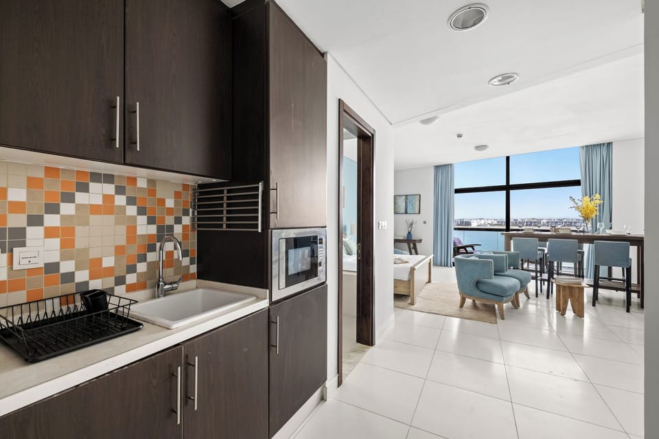Luxury Studio, Balcony, Beach View | Private kitchen