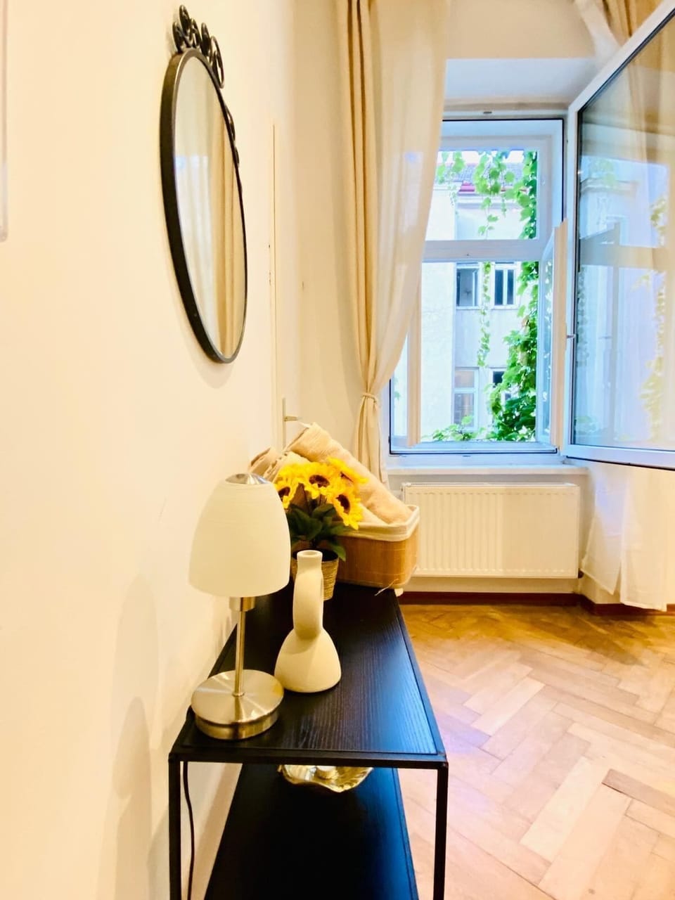 Basic Apartment | Iron/ironing board