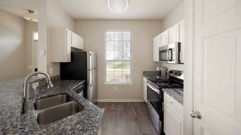 Apartment (1 Bedroom) | Private kitchen | Fridge, microwave, oven, stovetop