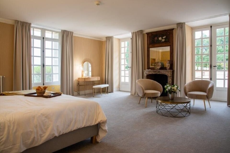 Honeymoon Suite, Mountain View | In-room safe, soundproofing, free WiFi
