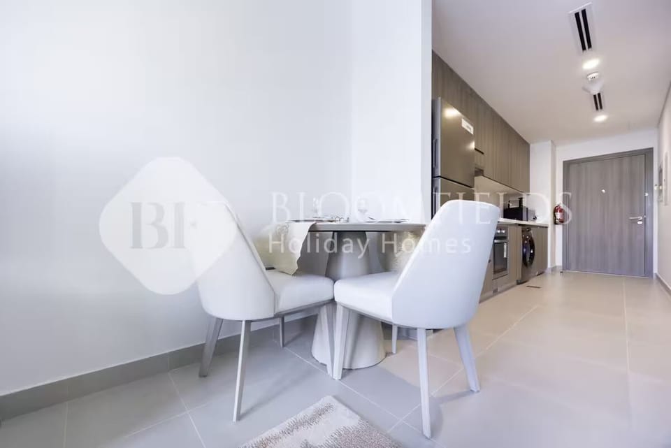 Basic Apartment | Dining