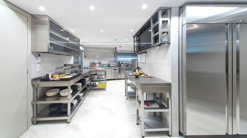 Cookware/dishes/utensils