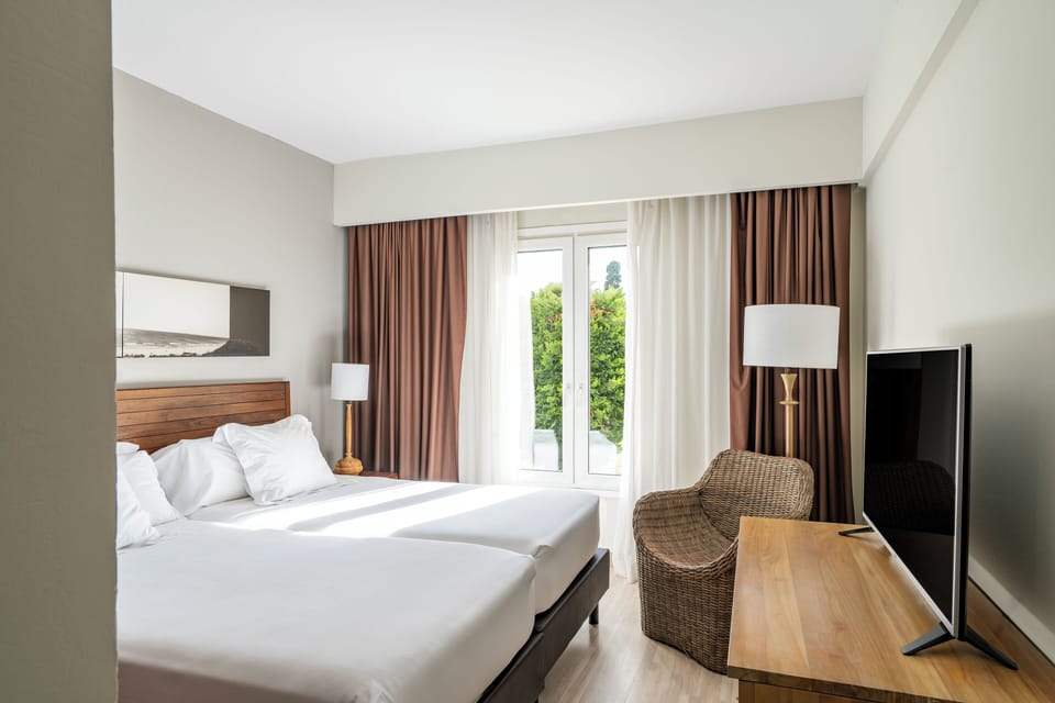 Premium bedding, down comforters, minibar, in-room safe