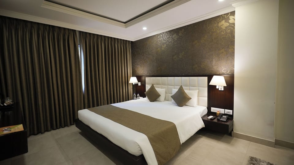 Executive Double Room, City View | Desk, soundproofing, WiFi (free)