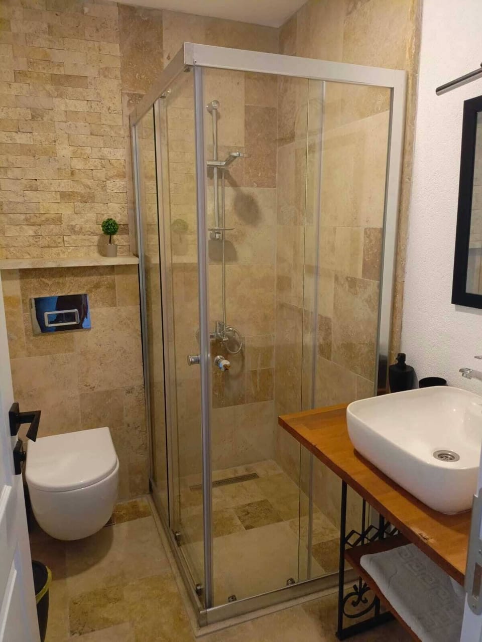 Standard Double Room, Garden View | Bathroom