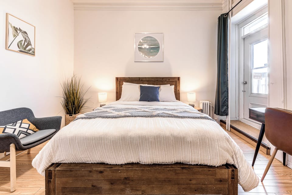 Standard Room, 1 Queen Bed, River View | Iron/ironing board, free WiFi, bed sheets