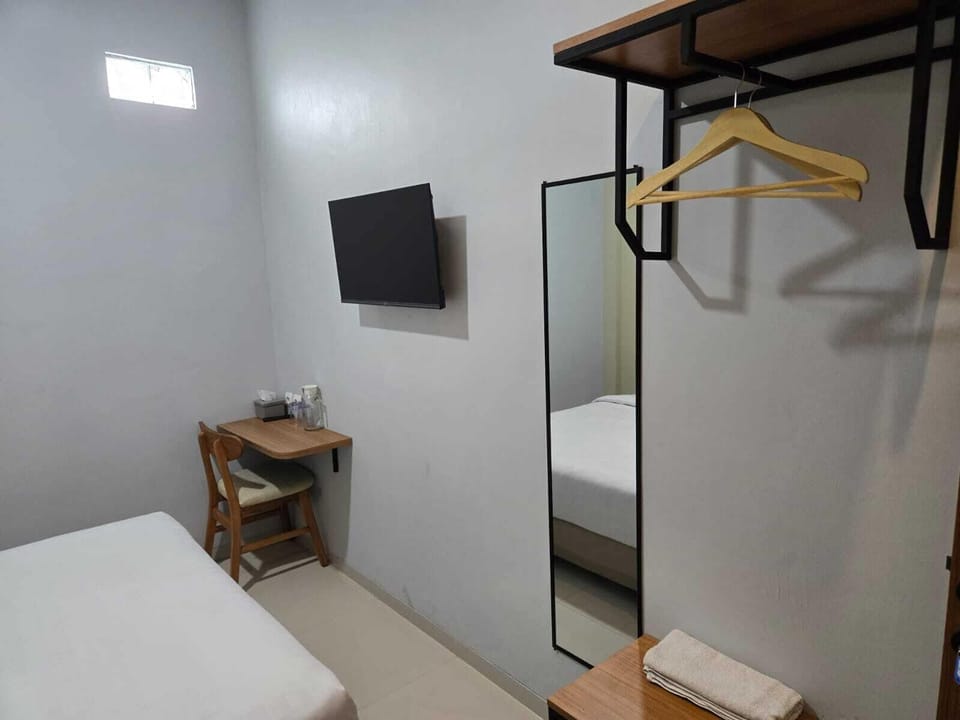 Standard Room | Desk