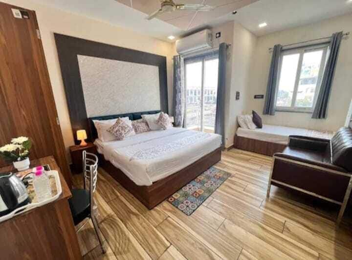 Deluxe Triple Room, Balcony, City View | Free WiFi