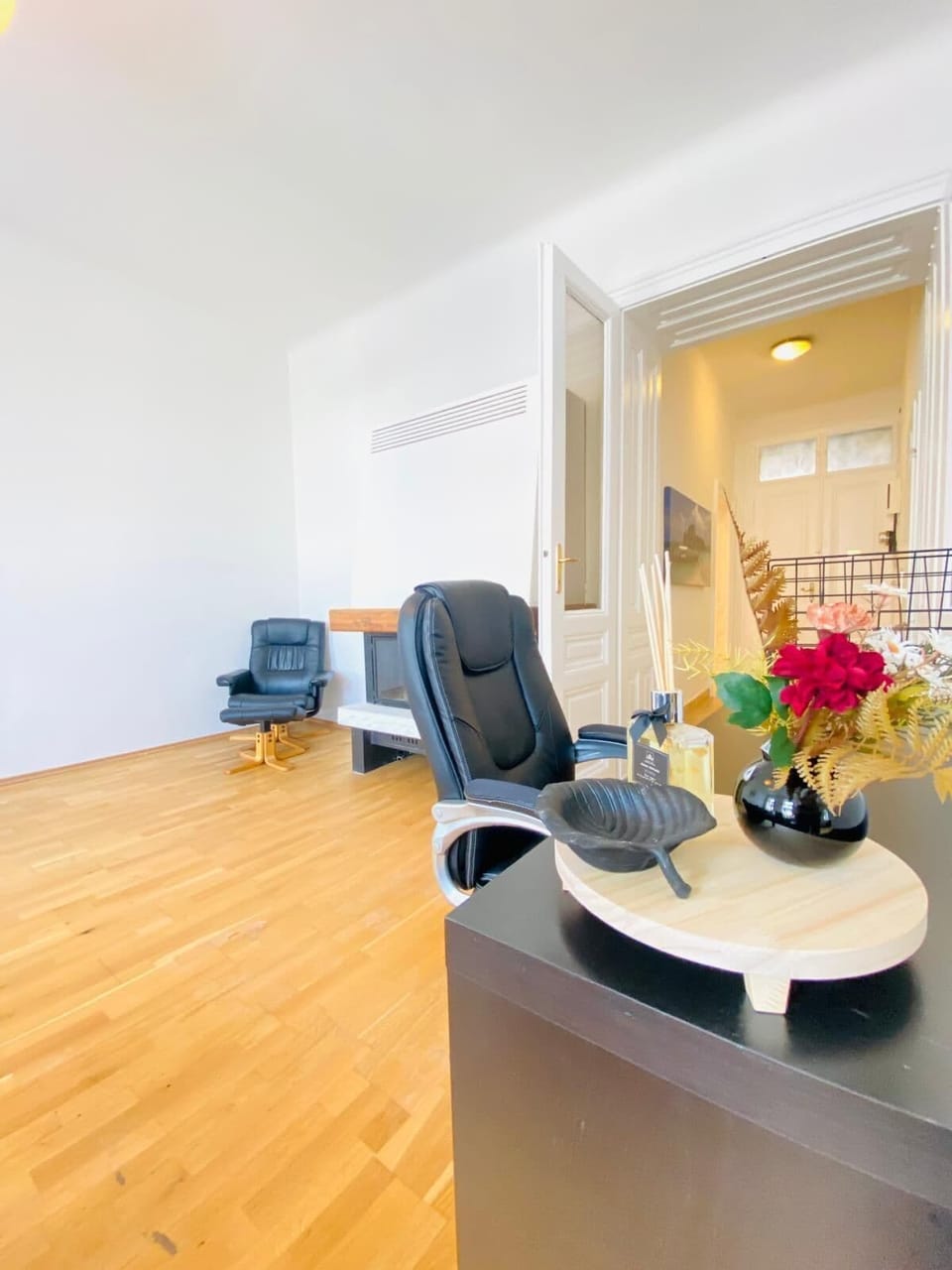 Basic Apartment | Iron/ironing board (on request)