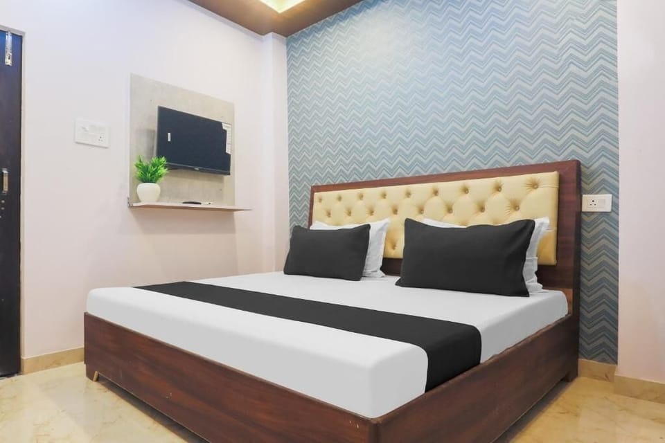 Family Single Room, Balcony, City View | In-room safe, soundproofing, iron/ironing board (on request)