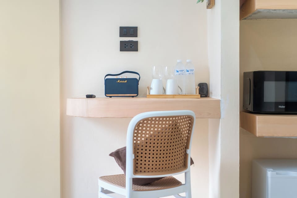 Deluxe Suite, Pool View | In-room safe, free WiFi, bed sheets