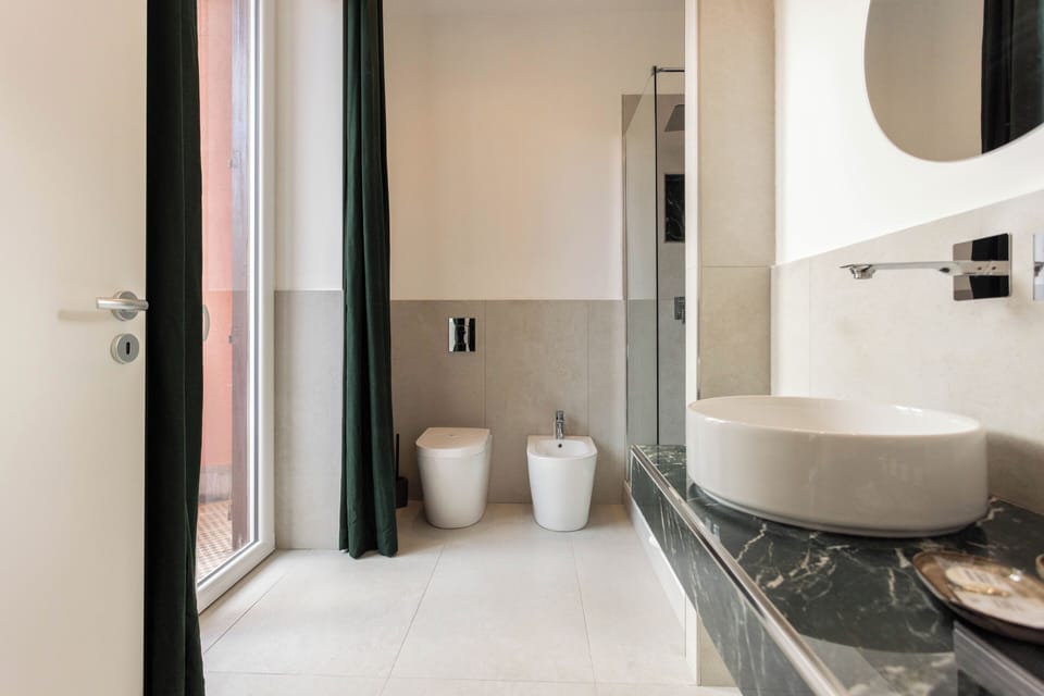 Superior Room, Balcony, City View | Bathroom | Shower, free toiletries, hair dryer, bidet