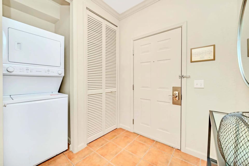 Upstay Condo w Pool Sauna Sleeps 8 Apartment in Four Corners