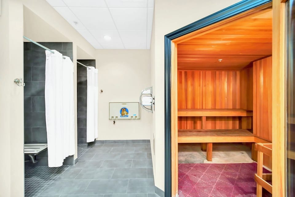 Upstay Condo w Pool Sauna Sleeps 8 Apartment in Four Corners