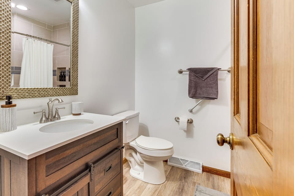 4 Mi to Capitol: Spacious Springfield Home w/ Deck Cottage in Springfield