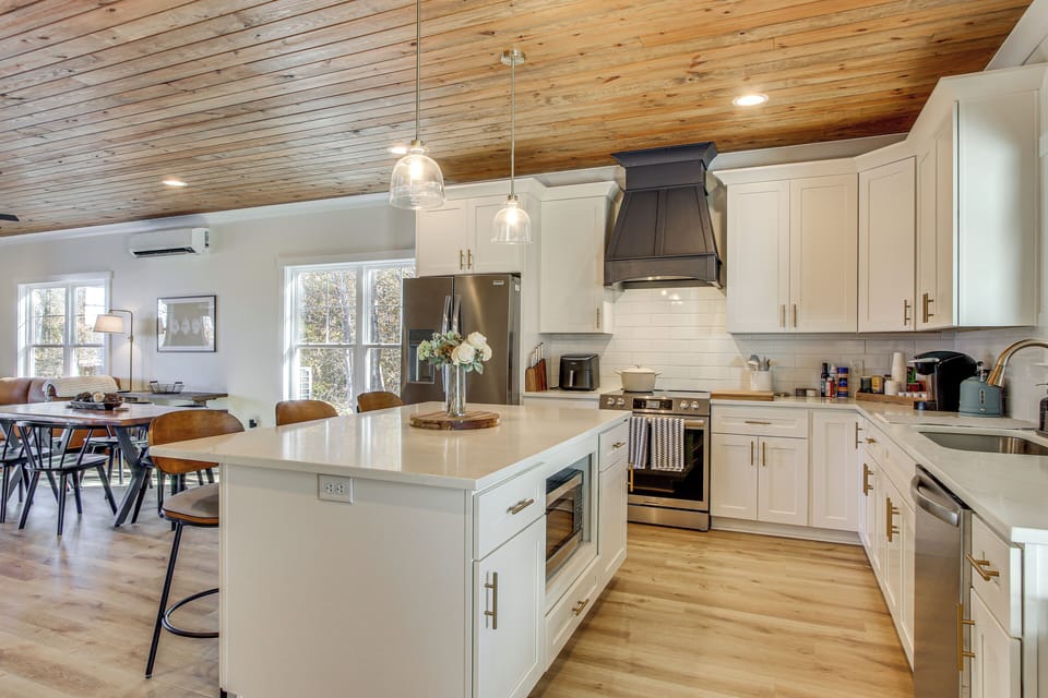 House (5 Bedrooms) | Interior