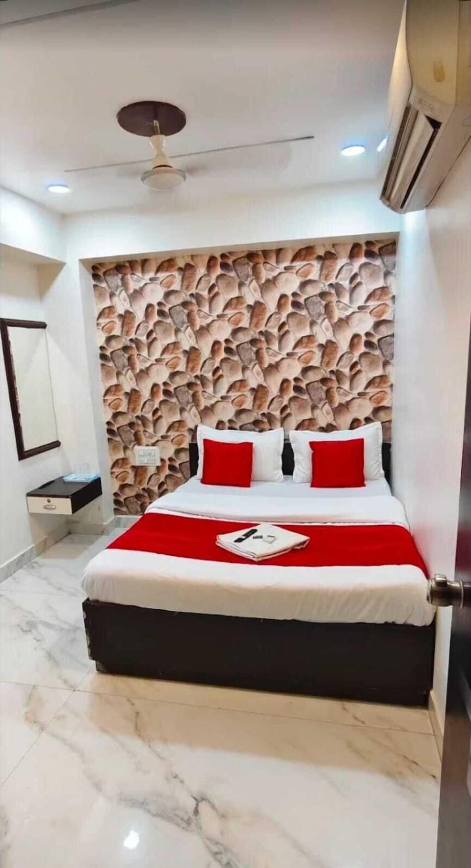 Basic Double Room, City View | Bed sheets