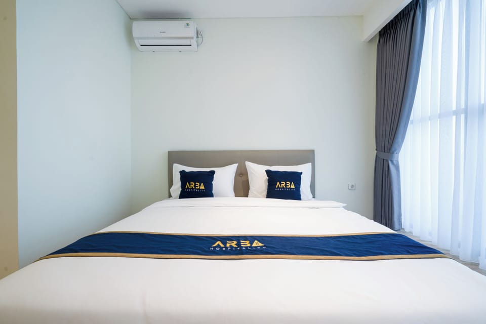 Suite | Desk, free WiFi